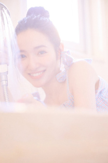 我和年轻的女教师观看